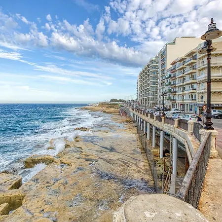 Rokna Seaview شقة